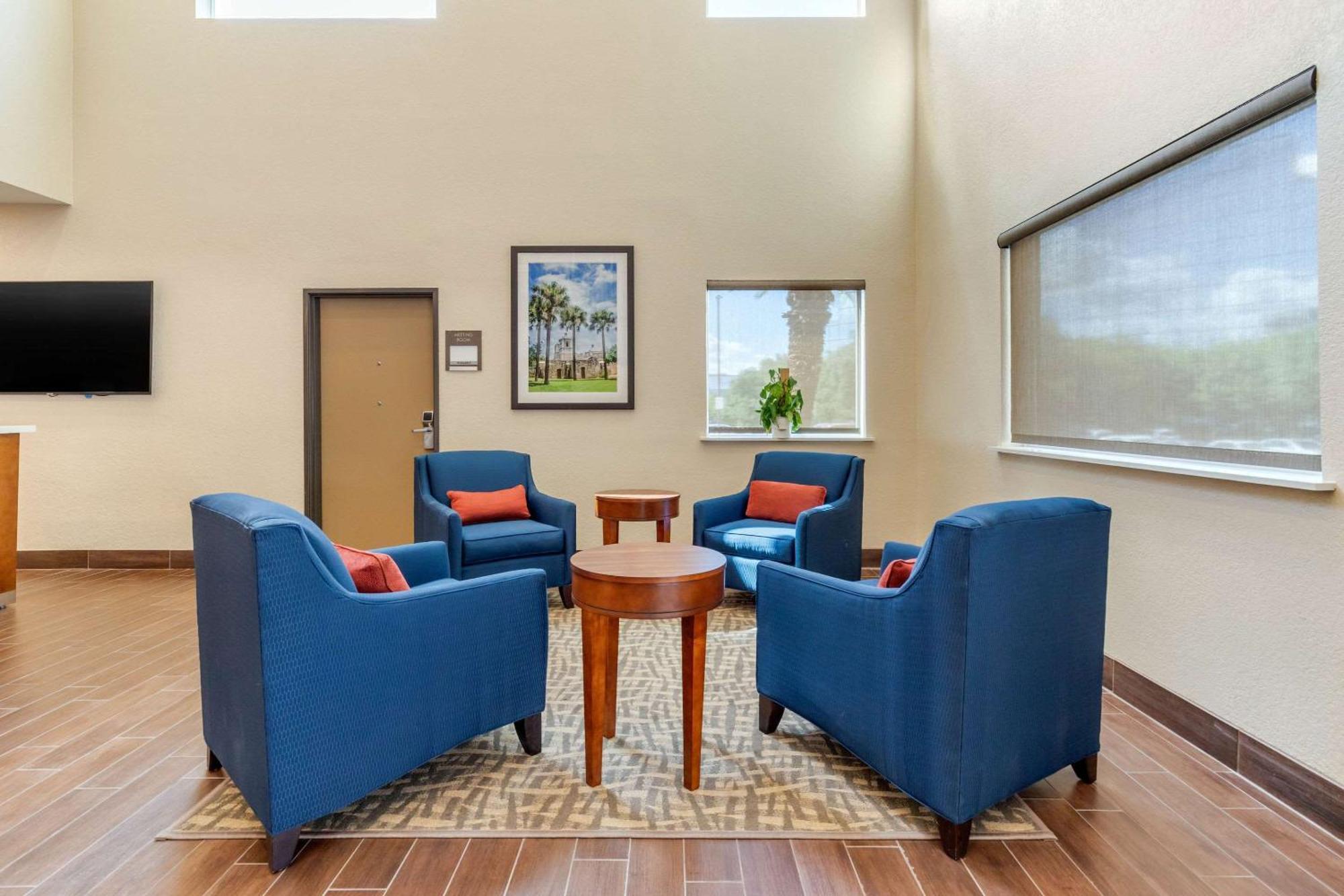 Comfort Suites San Antonio Airport North Buitenkant foto